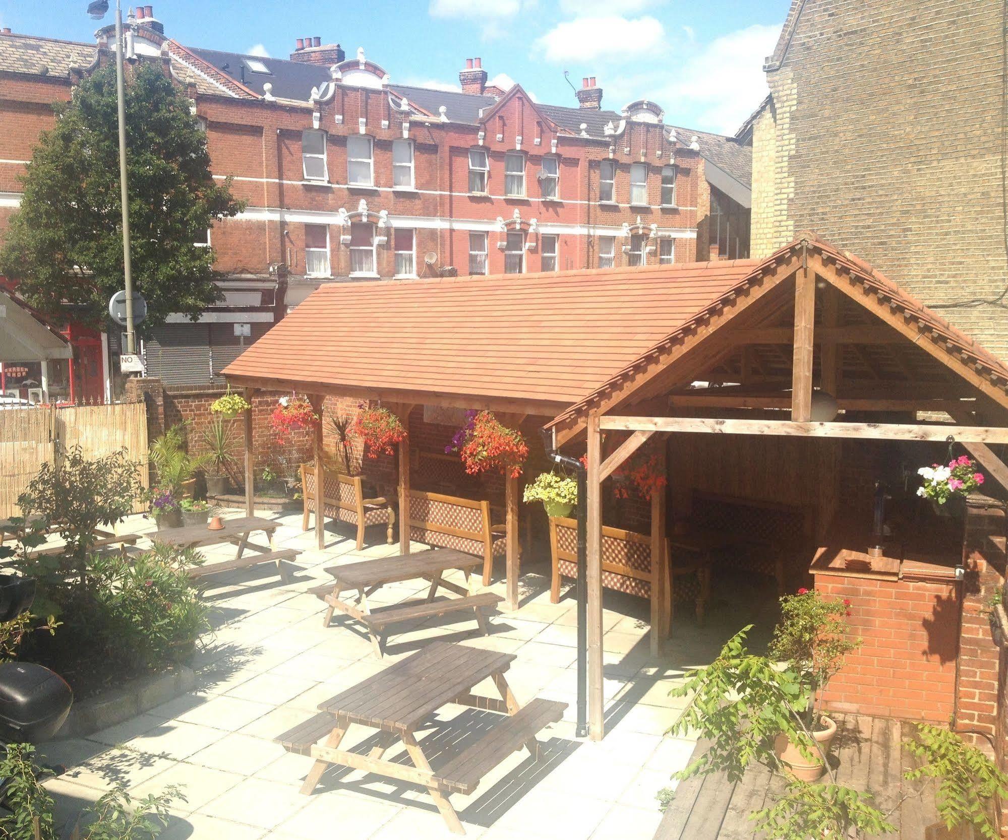 The Furzedown Hotel Mitcham Exterior foto